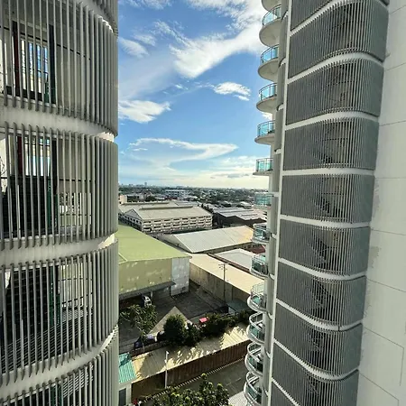 Manila Urban Resort At Azure Exterior photo