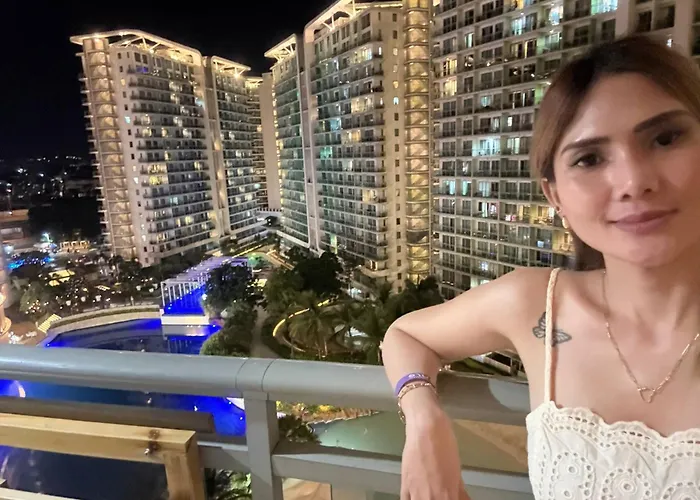 Manila Urban Resort At Azure